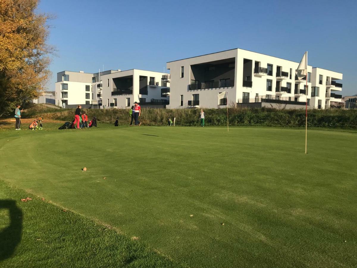 Greenbay Golf Apartments Тренчин Екстер'єр фото