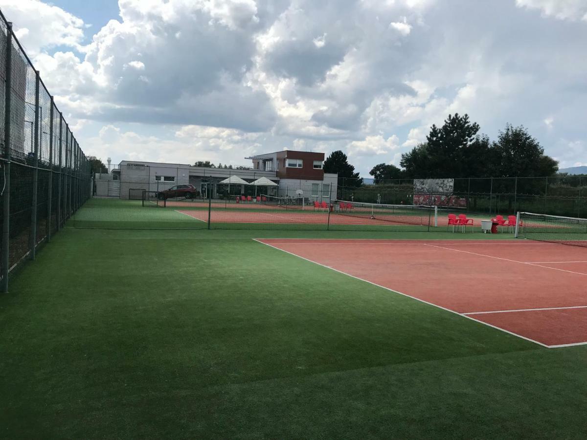 Greenbay Golf Apartments Тренчин Екстер'єр фото